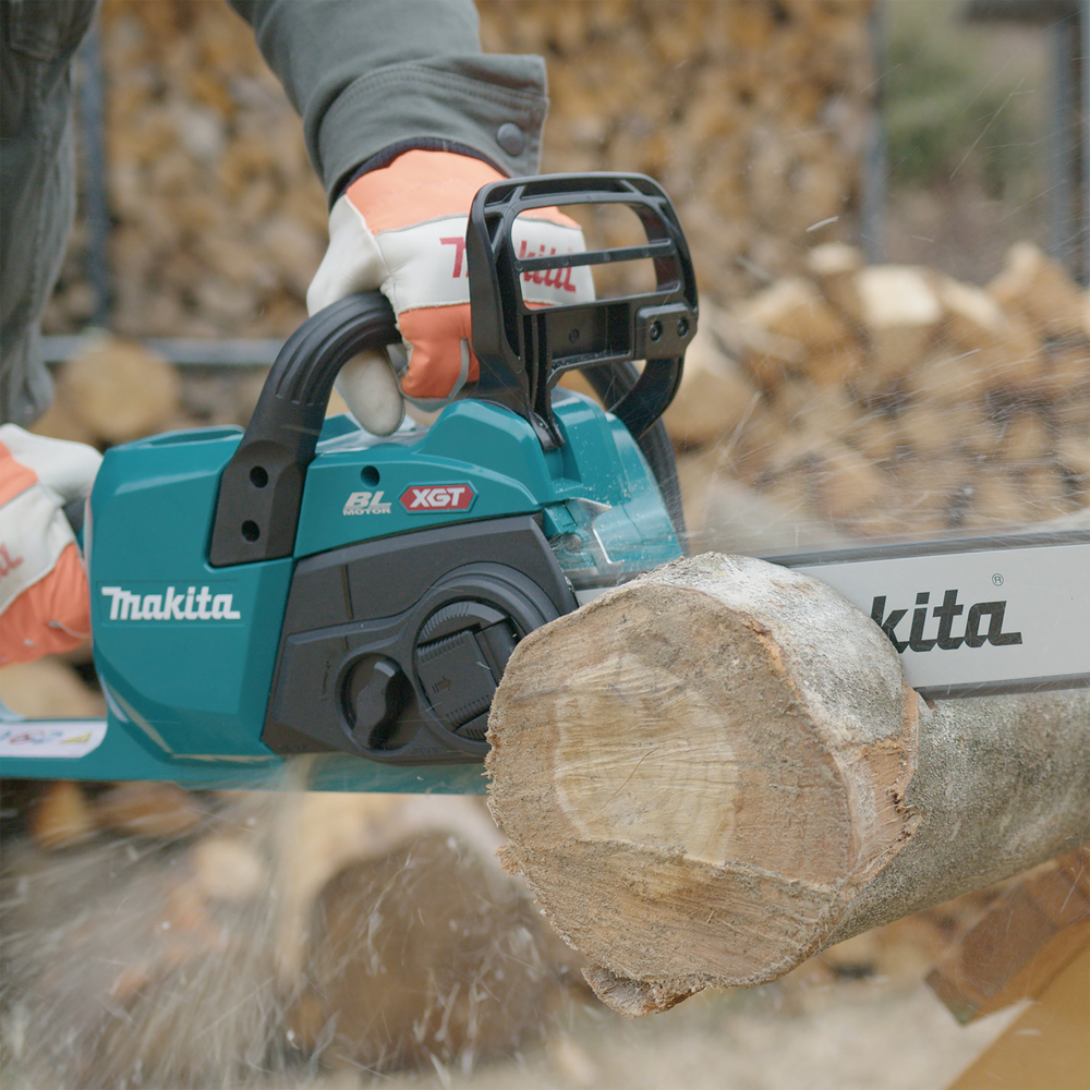 MAKITA Tronçonneuse XGT 40V UC022GZ produit seul
