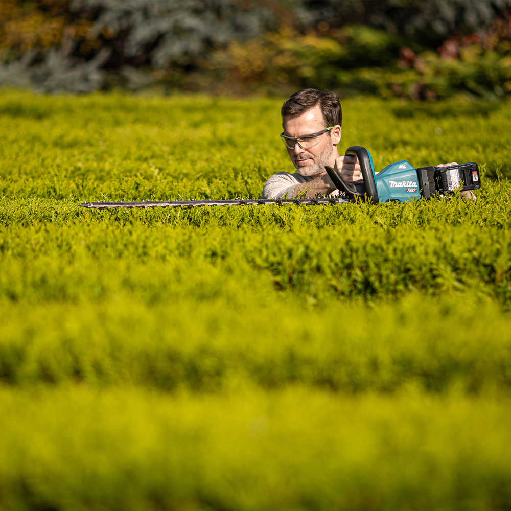 MAKITA Taille-haie XGT 75CM UH007GM101 avec 1 batterie BL4040 + 1 chargeur rapide DC40RA